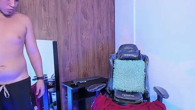 Snapshot of juanmechanic_ chatting on October 12, 5:06 am juanmechanic online show from October 12, 5:06 am