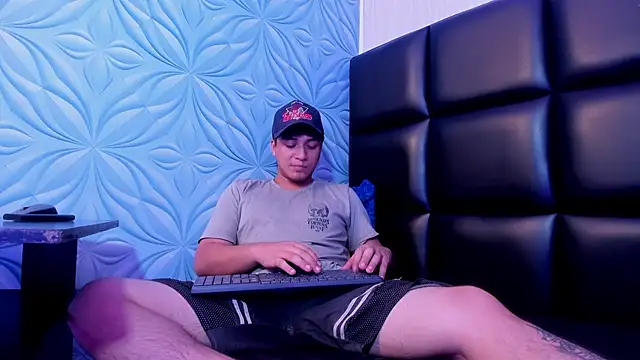 Snapshot of juanmechanic_ chatting on December 14, 5:35 am juanmechanic online show from December 14, 5:35 am