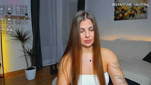 Cutie Lui online show from October 6, 7:17 am