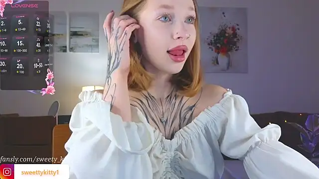 Snapshot of sweettykitty chatting on October 25, 11:40 am sweettykitty online show from October 25, 11:40 am