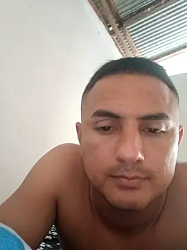 Snapshot of Geral_Yeraldyn09 chatting on December 18, 7:31 pm Geral Yeraldyn09 online show from December 18, 7:31 pm