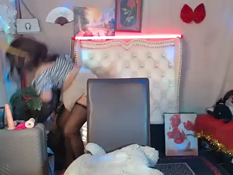 miss laila  online show from September 13, 10:37 am