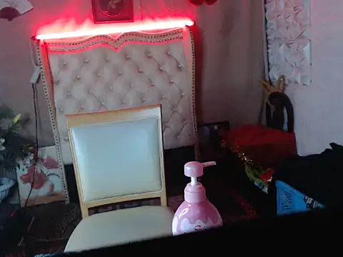 miss laila  online show from October 1, 10:10 am