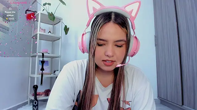 Alana Banana  online show from October 2, 3:30 pm