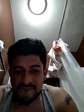 Snapshot of titolovemilfs chatting on December 17, 7:58 am titolovemilfs online show from December 17, 7:58 am