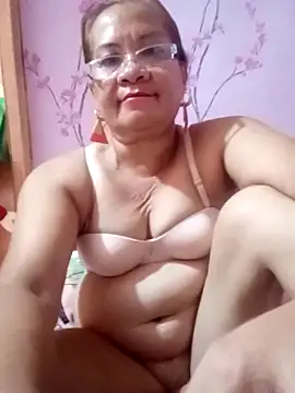 vickyhot1966 online show from October 3, 9:01 pm