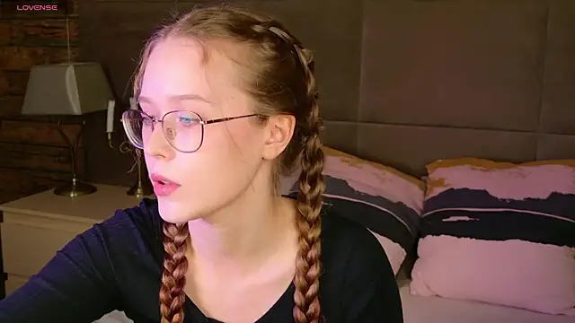 Snapshot of MandyMils chatting on September 23, 2:42 pm MandyMils online show from September 23, 2:42 pm