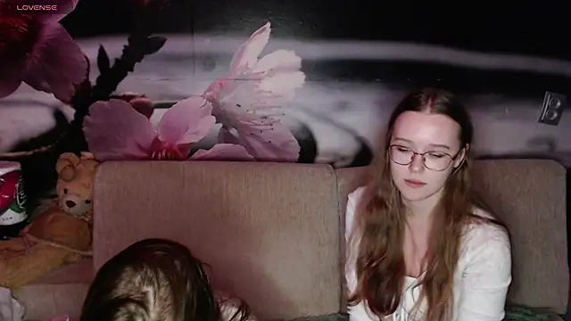 Snapshot of MandyMils chatting on October 19, 8:42 pm MandyMils online show from October 19, 8:42 pm