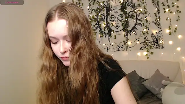 Snapshot of MandyMils chatting on October 24, 4:47 pm MandyMils online show from October 24, 4:47 pm