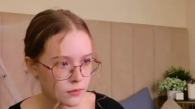 Snapshot of MandyMils chatting on October 26, 2:12 pm MandyMils online show from October 26, 2:12 pm