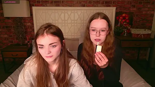 Snapshot of MandyMils chatting on November 23, 1:22 pm MandyMils online show from November 23, 1:22 pm