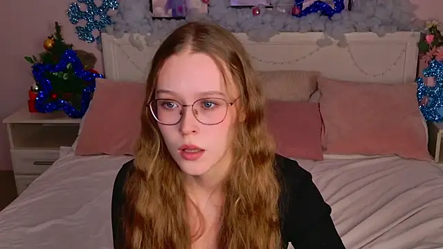 Snapshot of MandyMils chatting on December 14, 2:22 pm MandyMils online show from December 14, 2:22 pm