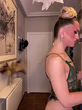 lacattiva online show from October 9, 5:44 pm