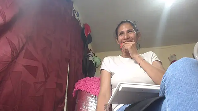 Snapshot of gattycahot chatting on October 1, 11:00 pm gattycahot online show from October 1, 11:00 pm