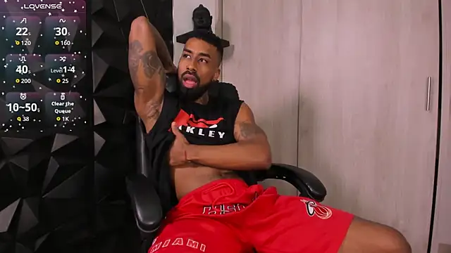 Snapshot of OstinDaniels chatting on December 13, 10:26 pm OstinDaniels online show from December 13, 10:26 pm