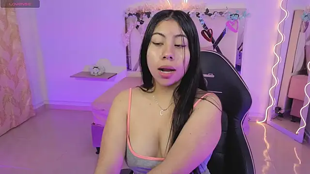 ZURY TAY online show from October 8, 11:41 am