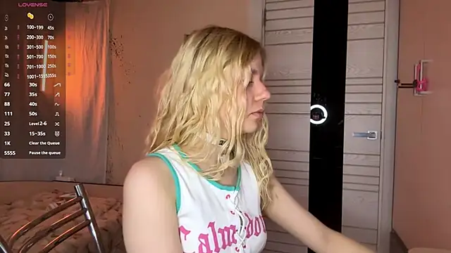 MaryjaneSpider online show from September 16, 2:40 pm