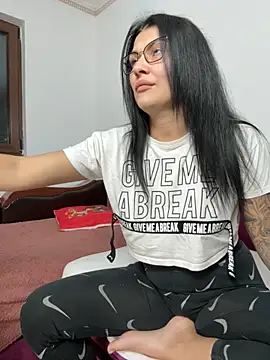 MiaKiittyy online show from October 4, 4:38 pm