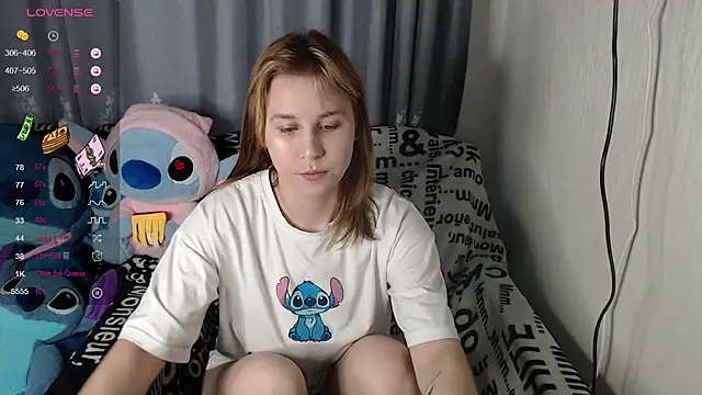 Snapshot of RoyAngela chatting on September 12, 1:33 pm RoyAngela online show from September 12, 1:33 pm