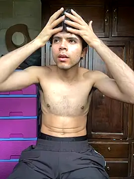 Axel-Mejia online show from October 31, 7:04 pm