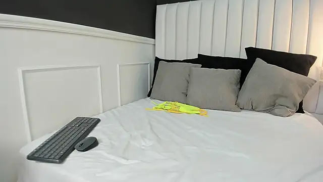  emma willliams  online show from September 18, 2:08 pm