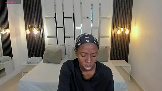  emma willliams  online show from November 25, 1:33 pm