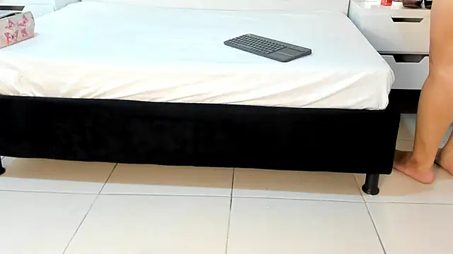 VanessaHard as online show from September 13, 3:45 pm