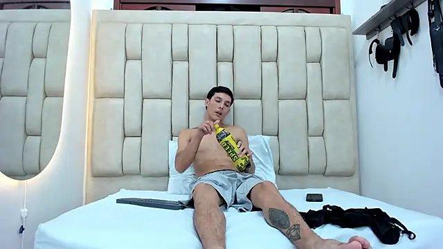 ZafiroAndFlynn online show from October 10, 7:35 pm