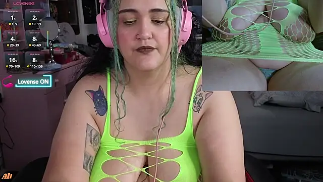 Snapshot of nevermakeawish chatting on September 9, 4:50 pm nevermakeawish online show from September 9, 4:50 pm