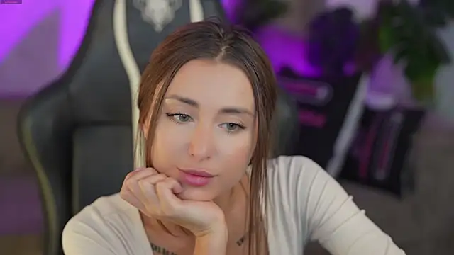 Snapshot of Luna_secretgirl chatting on September 15, 10:15 am Luna secretgirl online show from September 15, 10:15 am