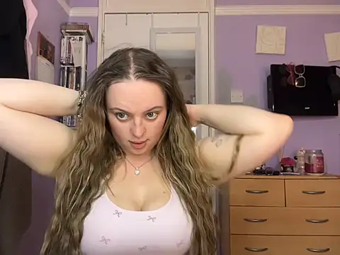 Snapshot of SexySashaxox chatting on November 6, 9:37 pm SexySashaxox online show from November 6, 9:37 pm