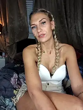 Snapshot of Melody1600 chatting on September 29, 9:41 pm Melody1600 online show from September 29, 9:41 pm