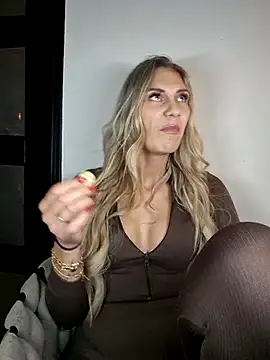 Snapshot of Melody1600 chatting on October 18, 10:43 pm Melody1600 online show from October 18, 10:43 pm