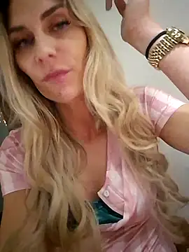 Snapshot of Melody1600 chatting on November 5, 10:32 pm Melody1600 online show from November 5, 10:32 pm