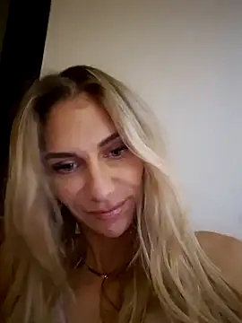 Snapshot of Melody1600 chatting on November 8, 11:14 pm Melody1600 online show from November 8, 11:14 pm