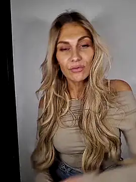 Snapshot of Melody1600 chatting on November 16, 1:00 am Melody1600 online show from November 16, 1:00 am