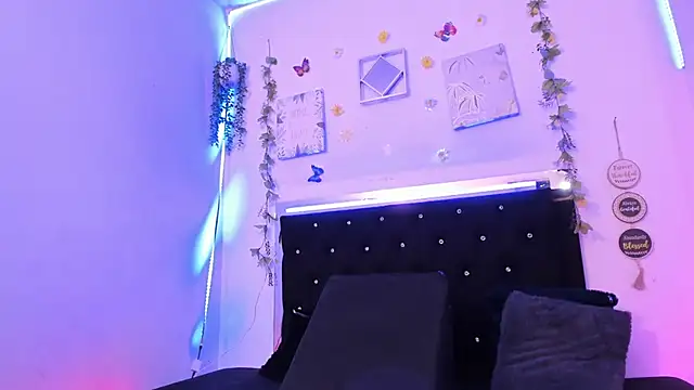 Snapshot of AkariRosetti chatting on October 1, 12:00 pm AkariRosetti online show from October 1, 12:00 pm