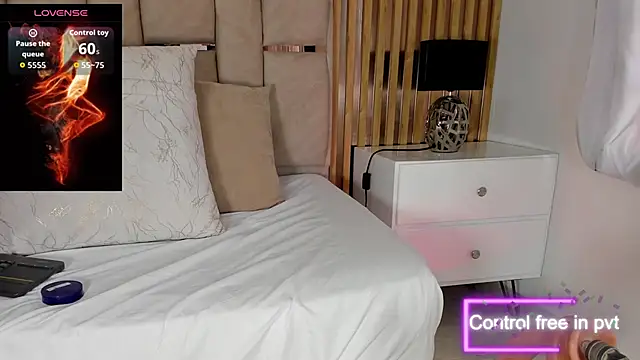 Snapshot of Luna_Naughty1 chatting on September 25, 7:17 pm Luna Naughty1 online show from September 25, 7:17 pm