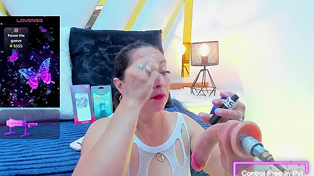 Snapshot of Luna_Naughty1 chatting on October 23, 3:22 pm Luna Naughty1 online show from October 23, 3:22 pm