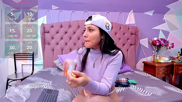 ZaharaSkylar online show from September 18, 11:45 am