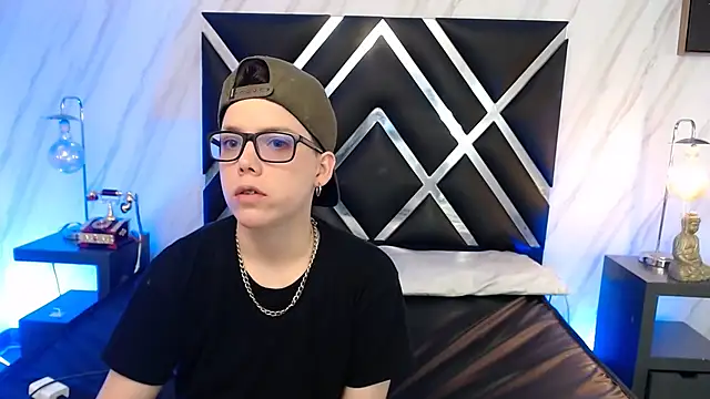 SpencerMontgomery online show from November 30, 4:33 pm