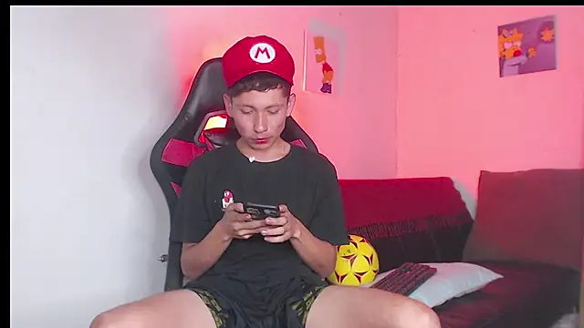 Snapshot of elfernh chatting on September 23, 10:57 pm elfernh online show from September 23, 10:57 pm