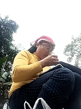 Snapshot of CoMay003 chatting on November 12, 9:21 am CoMay003 online show from November 12, 9:21 am