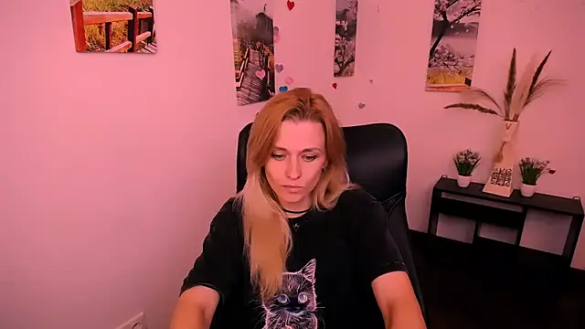 PeppyMia online show from September 19, 4:47 am