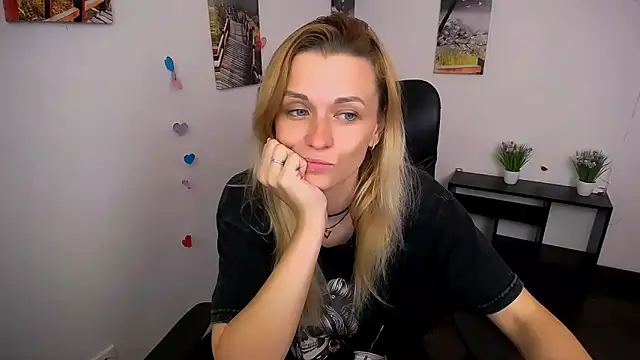 PeppyMia online show from October 15, 7:08 am