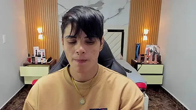 KAROLLJONES1 online show from September 19, 2:46 am