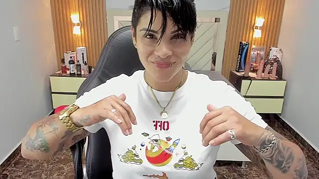 KAROLLJONES1 online show from September 25, 2:37 am