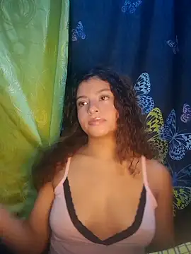 Snapshot of Lulupeach69 chatting on September 21, 1:18 am Lulupeach69 online show from September 21, 1:18 am