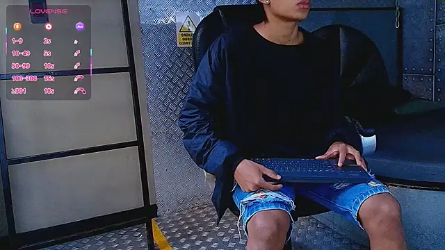 AlanCutee online show from October 6, 11:40 am