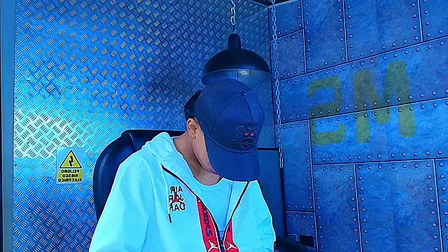 AlanCutee online show from November 1, 11:56 am